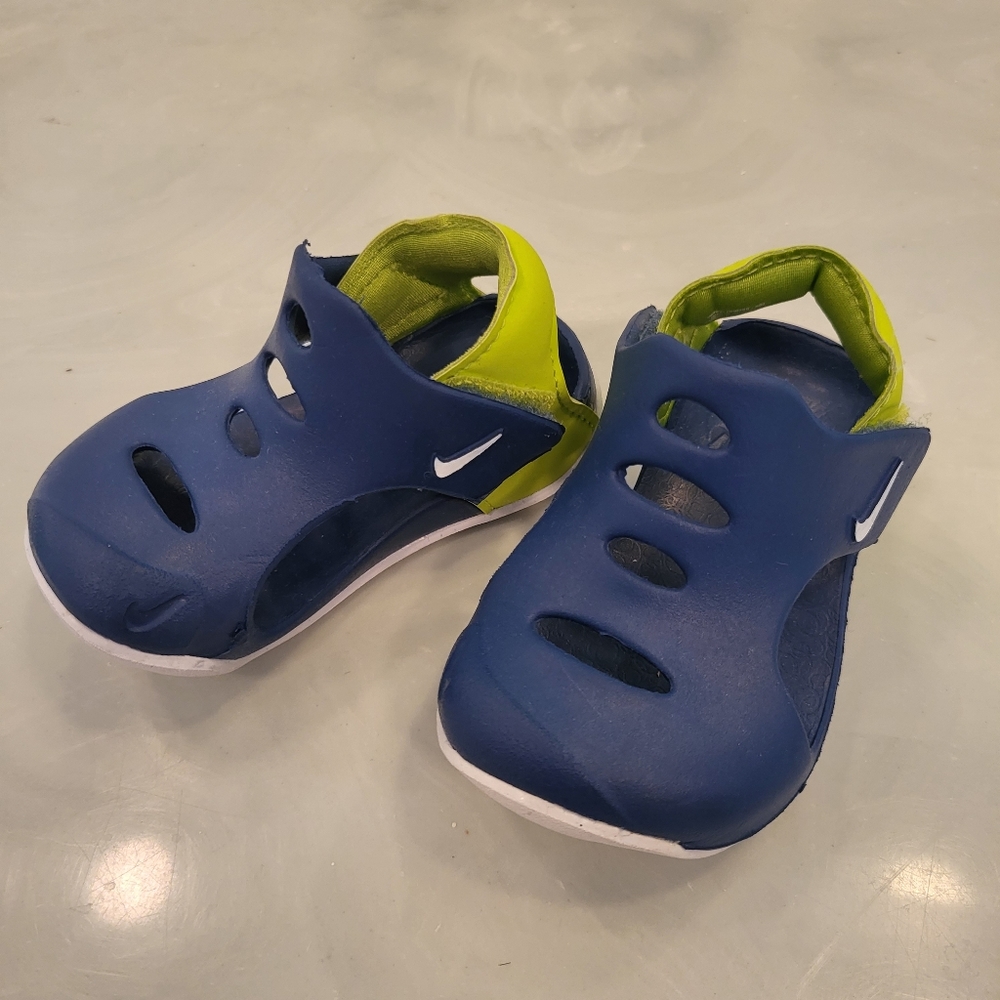 Nuke baby boy shoes sandals size 4c
